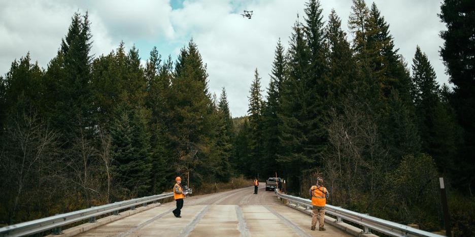Drohne im Brückenbau