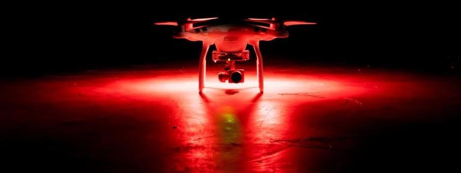 Drohne Beleuchtung bie Nacht